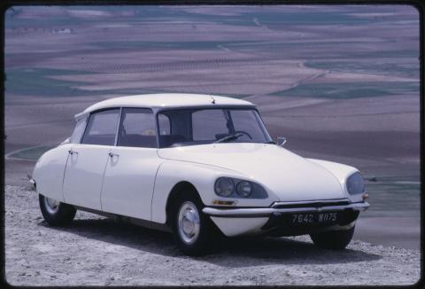 citroen_ds_21_berline_-_1971.jpg